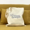 Tote-bag gris, artisanal en coton naturel certifié Oeko-Tex, fabriqué en Franche-Comté avec l'expression "T'as meilleur temps", sac écologique et original.