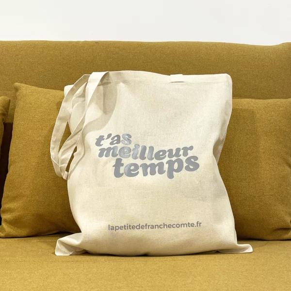 Tote-bag gris, artisanal en coton naturel certifié Oeko-Tex, fabriqué en Franche-Comté avec l'expression "T'as meilleur temps", sac écologique et original.