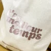 Tote-bag violet métalisé, artisanal en coton naturel certifié Oeko-Tex, fabriqué en Franche-Comté avec l'expression "T'as meilleur temps", sac écologique et original.