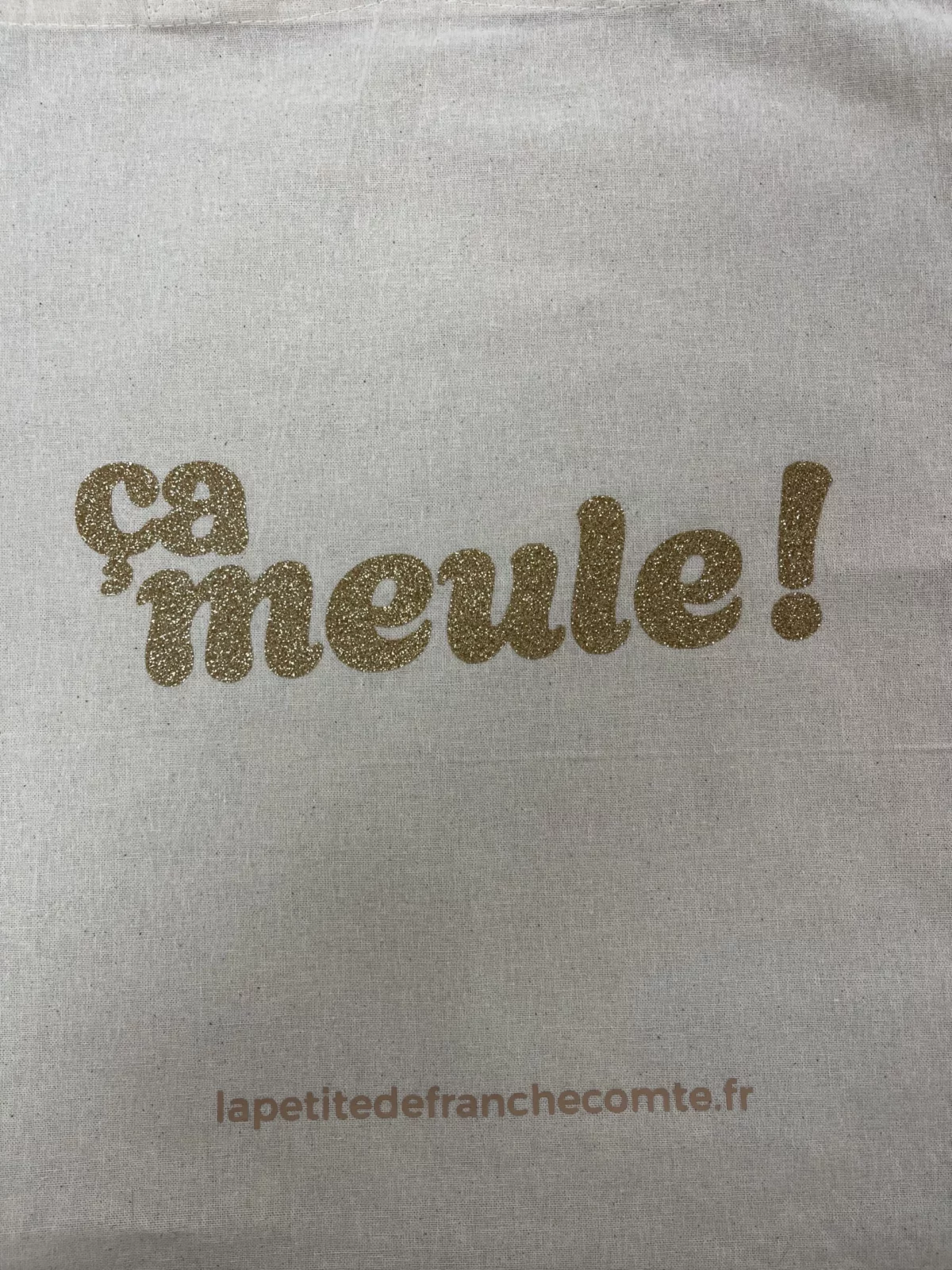 Tote-bag couleur or, artisanal en coton naturel certifié Oeko-Tex, fabriqué en Franche-Comté avec l'expression "ça meule", sac écologique et original.